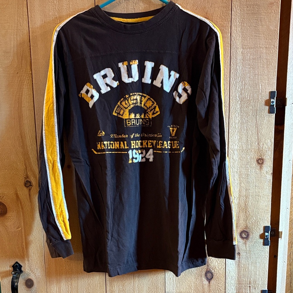 Bruins long sleeve t-shirt. Majestic Vintage Hockey Shirt with Yellow Trim